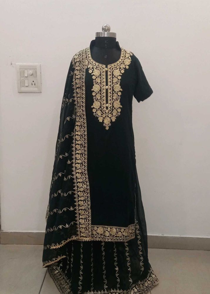 Elegant Embroidered Kurta Set