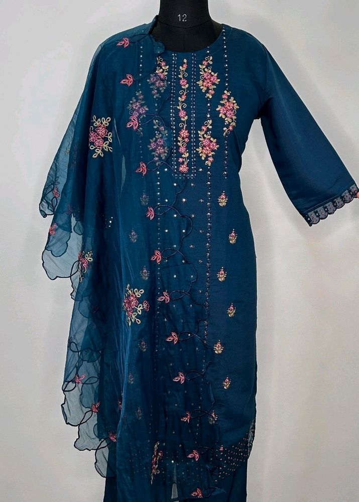 Pakistani  Embroidery Kurti  Set
