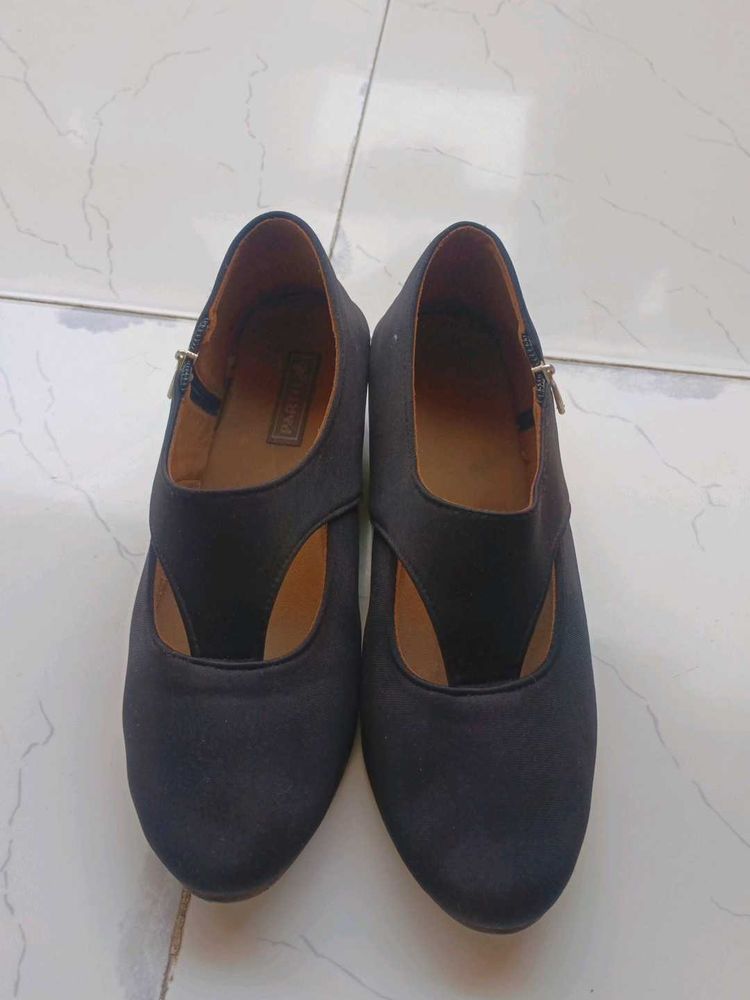 Black Low Heel Shoes