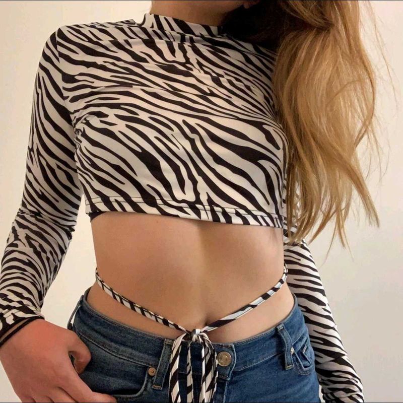 🌗Urbanic Backless Crop top