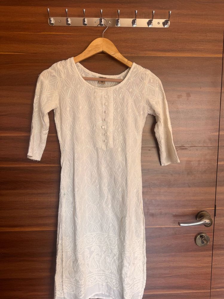 Elegant White Embroidered Kurti