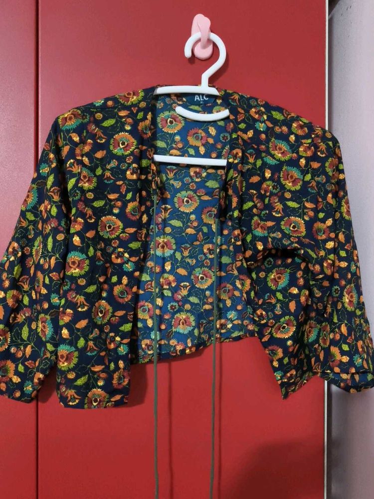 Floral Print Cropped shrug