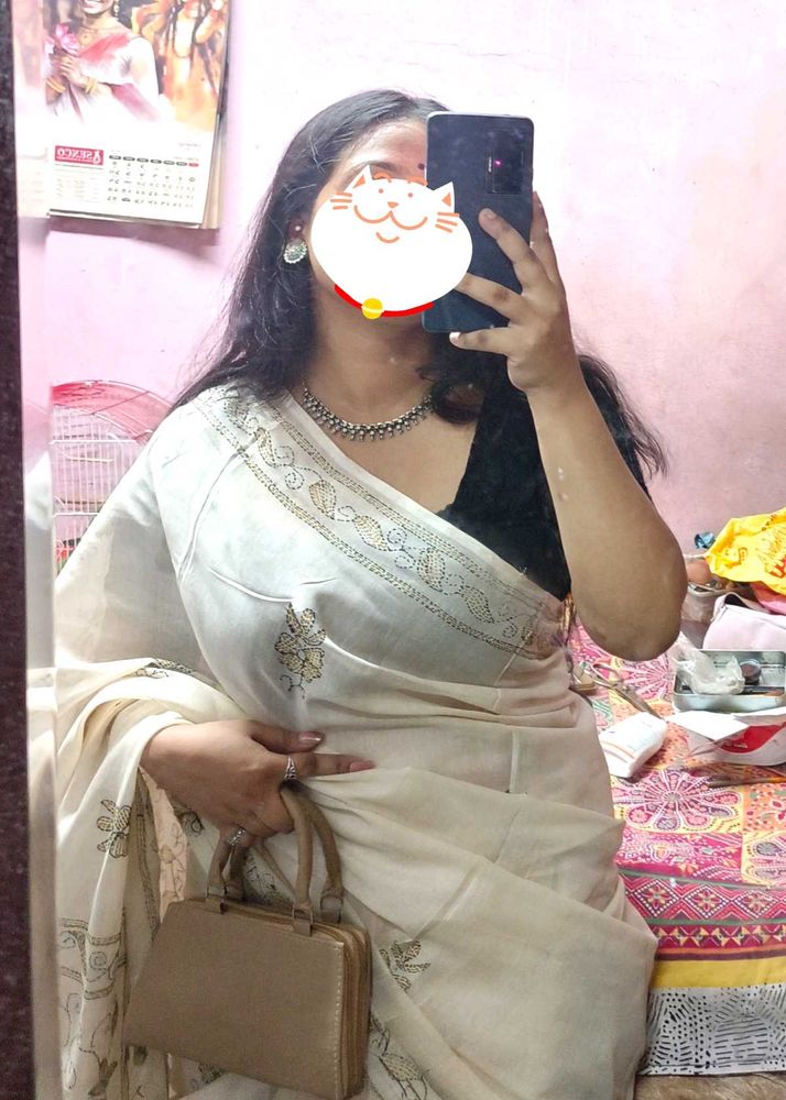 Classy Off-White Bengali  Saree (women&#39;s)