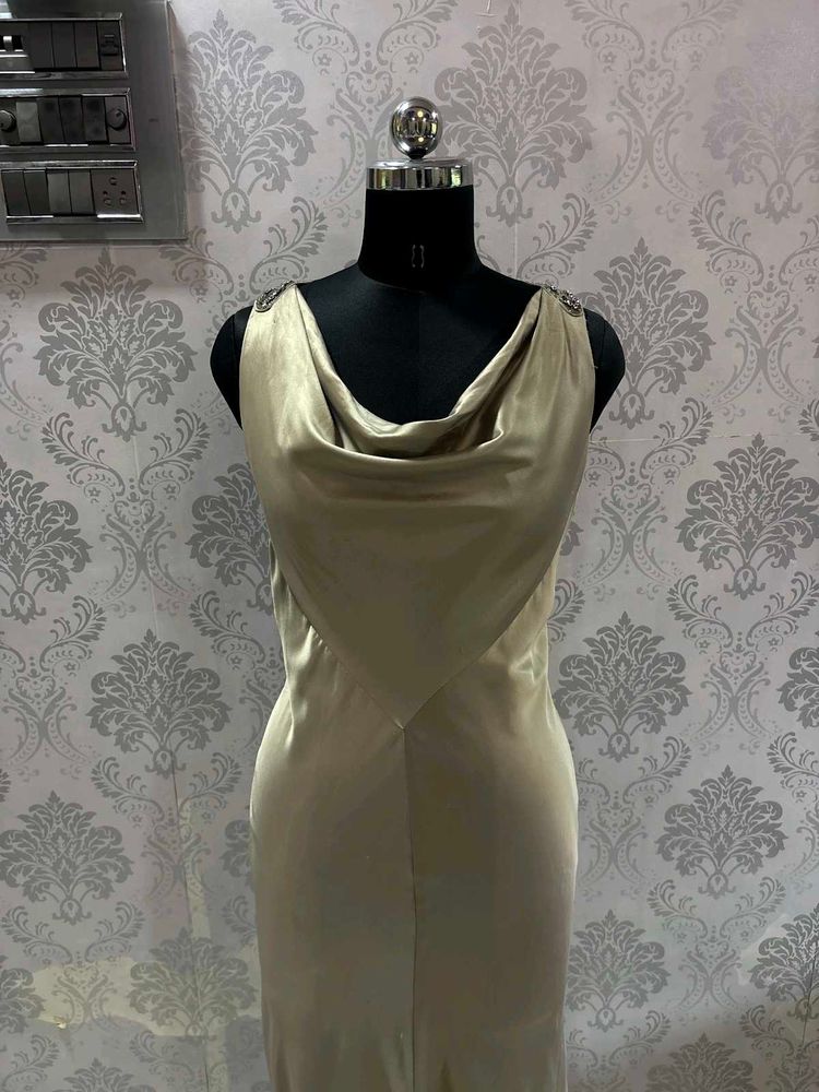 Elegant Sleeveless Gold Gown