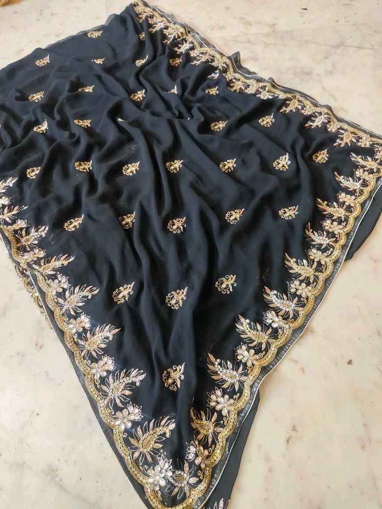 black 🖤 beautiful 😍 sareee best quality .