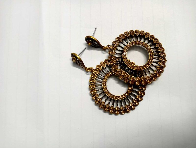 Hangings With Golden Stones