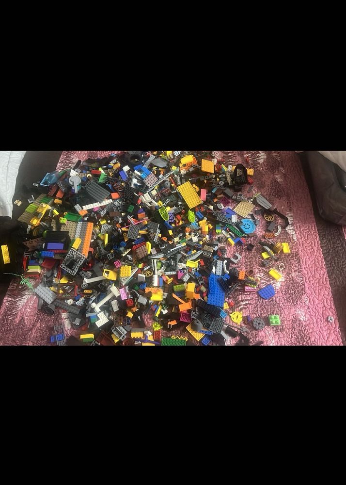 1000 Lego Pieces