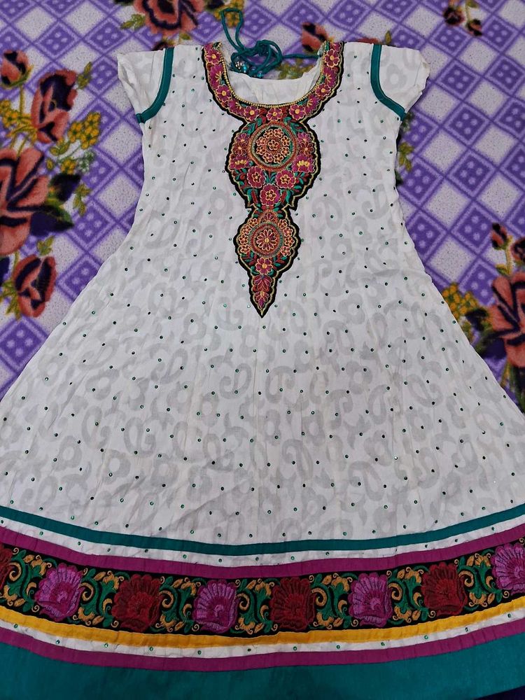 libas Ethnic White Kurta with embroidery