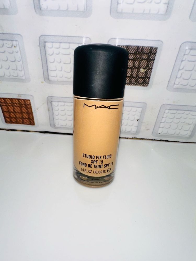 MAC Stufio Fix Foundation SPF 15