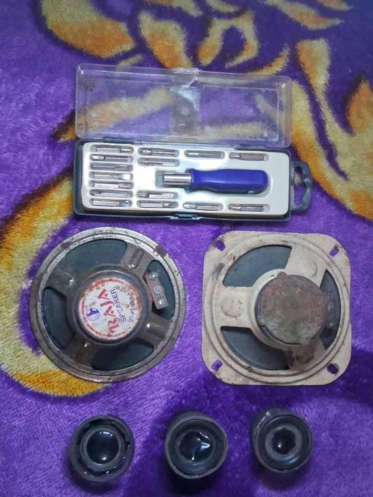 Working Speakers And Screw Driver