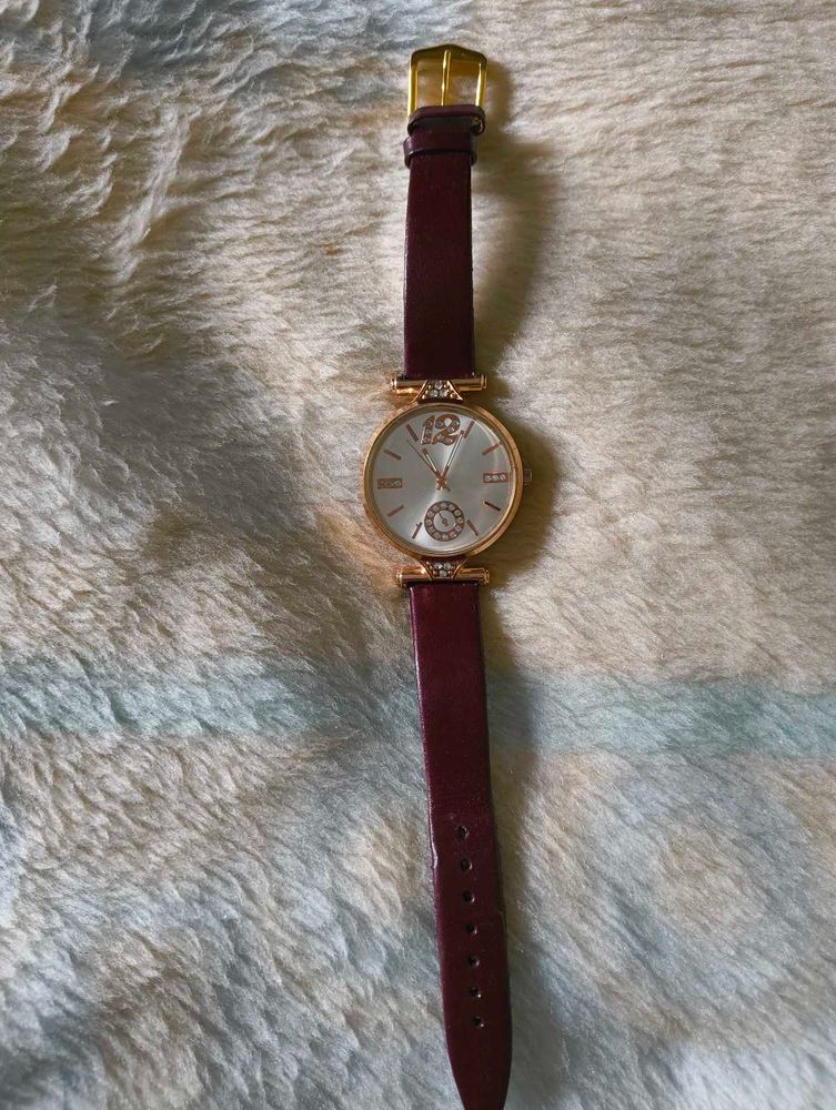 Elegant Women&#39;s Watch