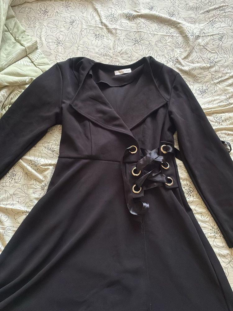 Chic Black Dress with Ribbon Detail