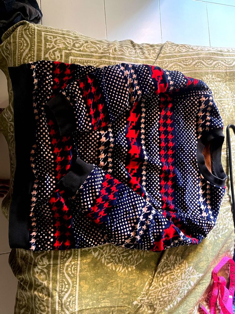 Houndstooth Pattern Sweatshirt