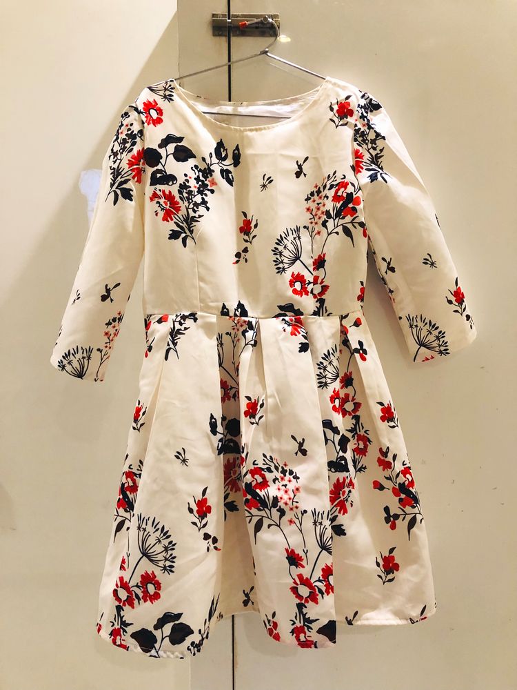KOREAN BRAND FIT N FLARE DRESS IN M