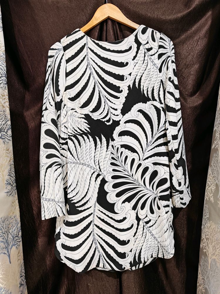 H&amp;M Black N White Printed Long Sleeve Dress