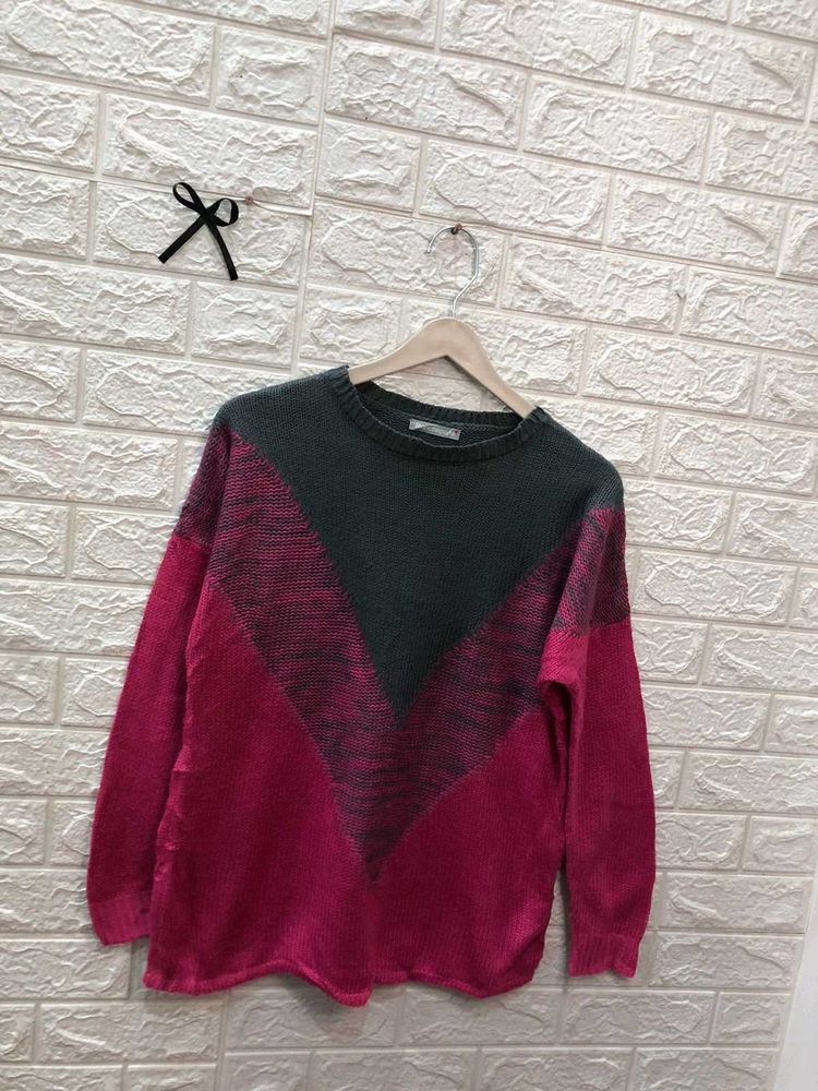 Two-Tone V-Neck Pullover