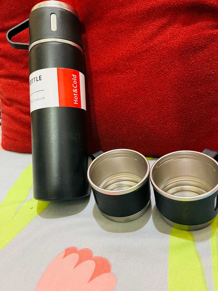 Insulated Bottle with Two Cups New Wdt Tag