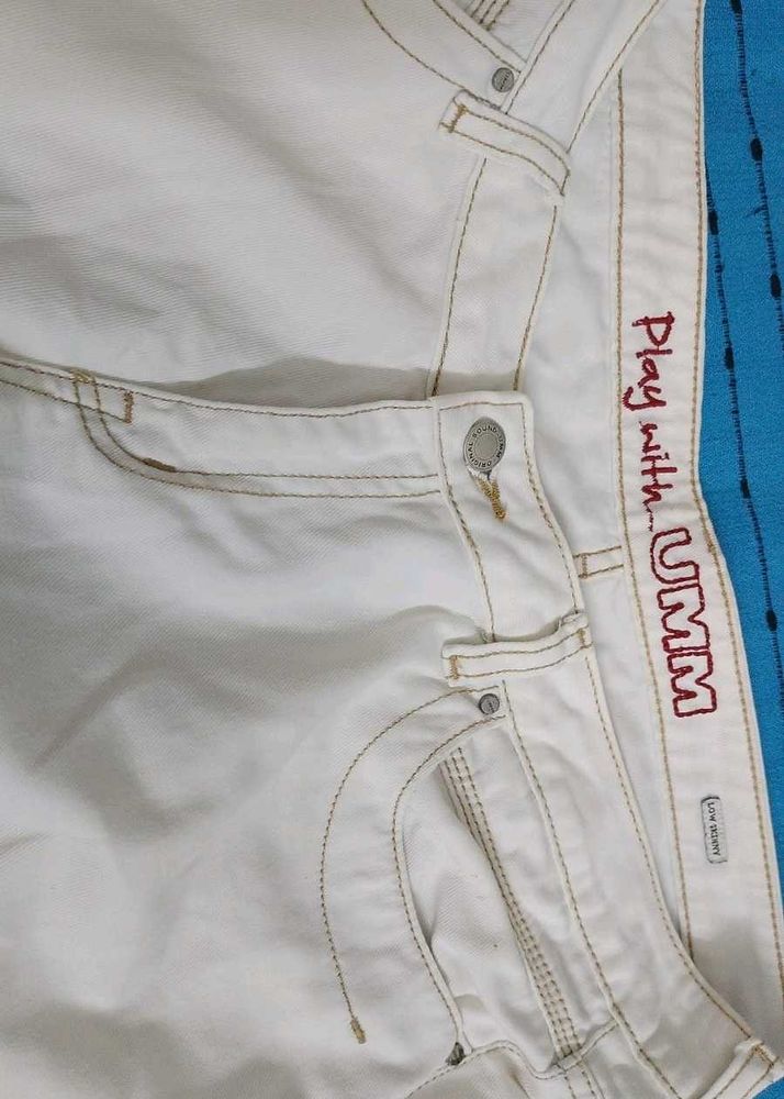 Play with UMM White Jeans
