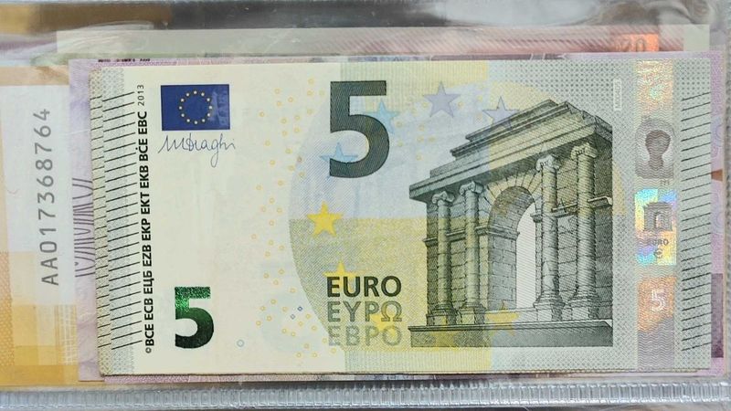 5 Euro Portugal Banknote