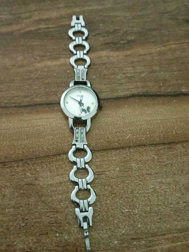 Elegant Women&#39;s Silver Watch