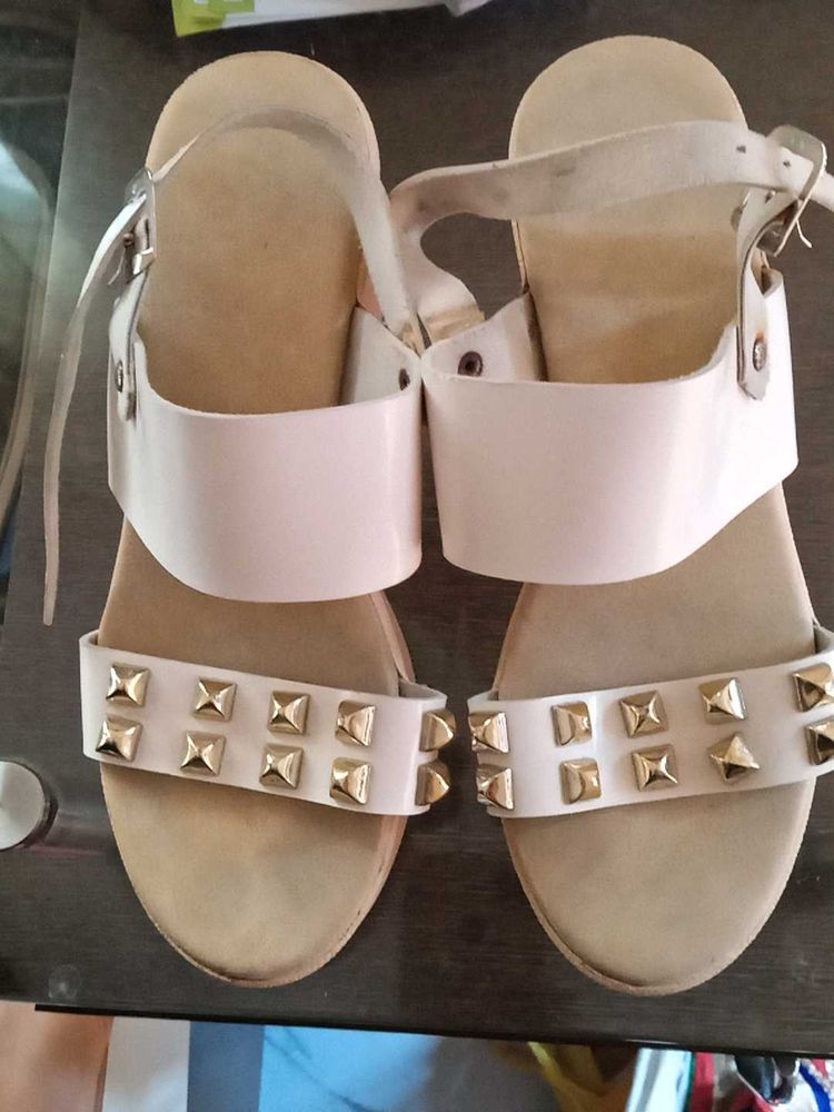 Off White Sandle