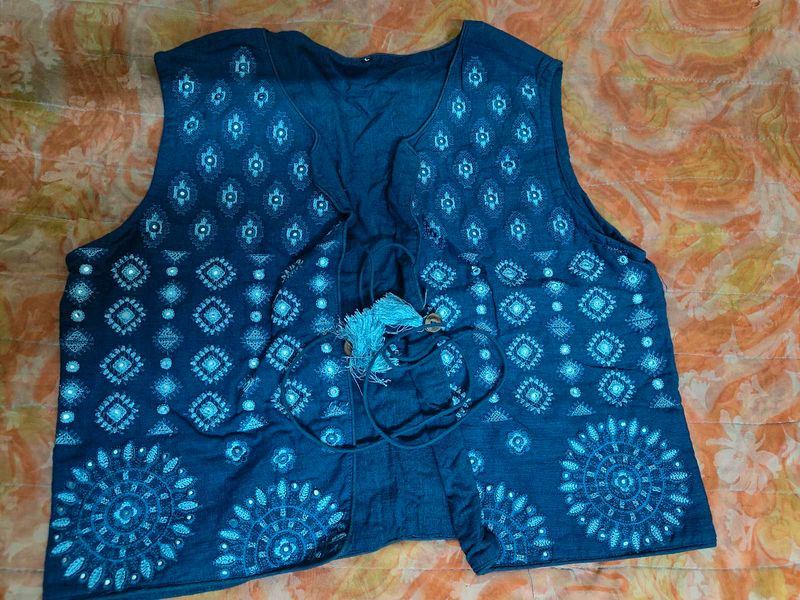 Set Of 2 Embroidered Sleeveless Jacket