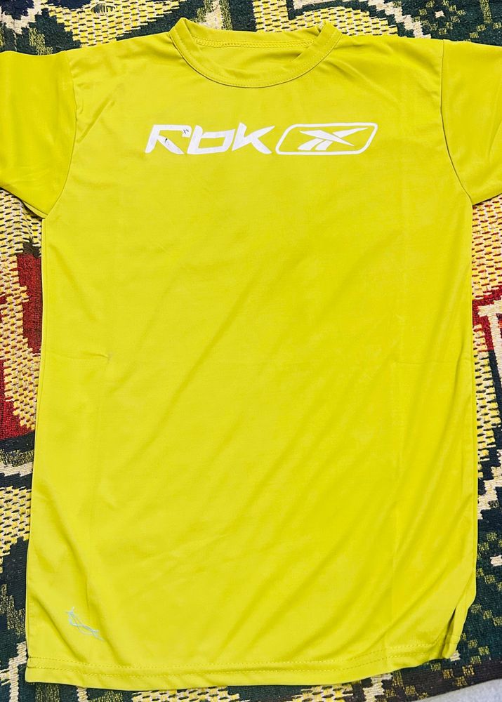 T Shirt New Small Size