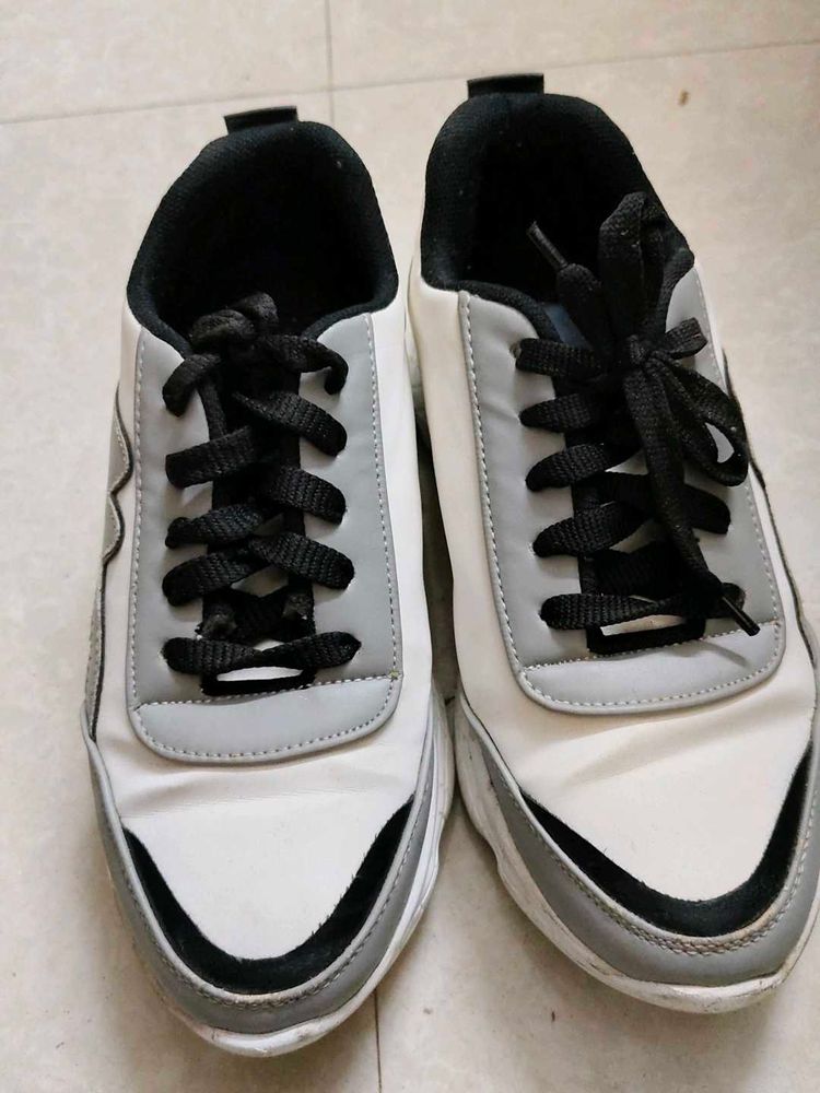 Sneaker