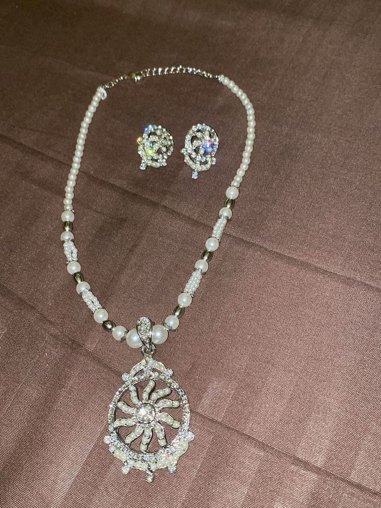 Elegant Pearl Necklace Set