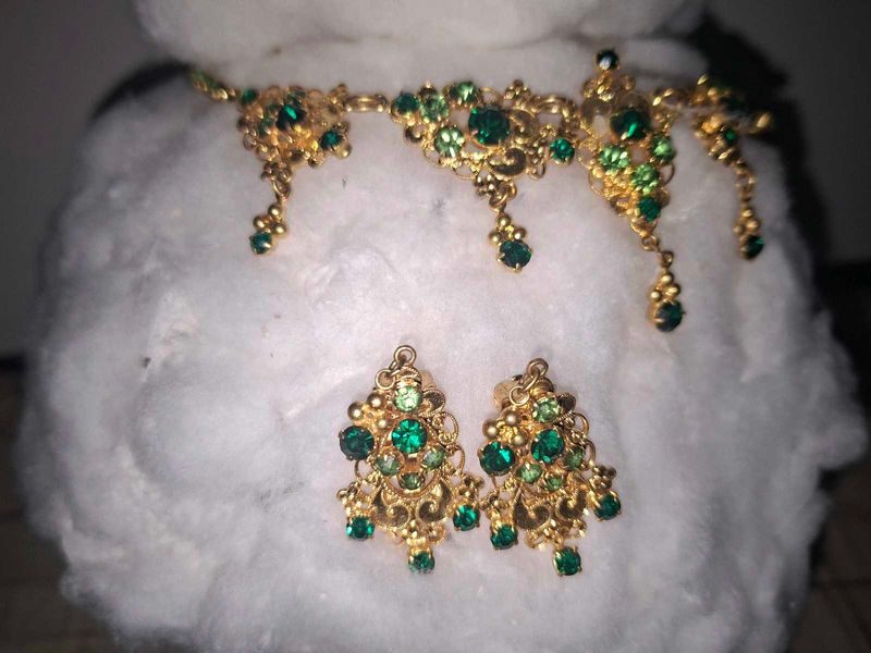 “Necklace set with earrings, ring &amp; saree pin