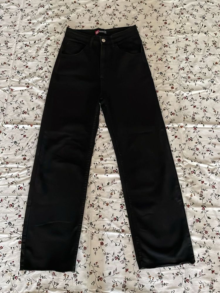 Women Black Wide Leg High-Rise Clean Look Jeans