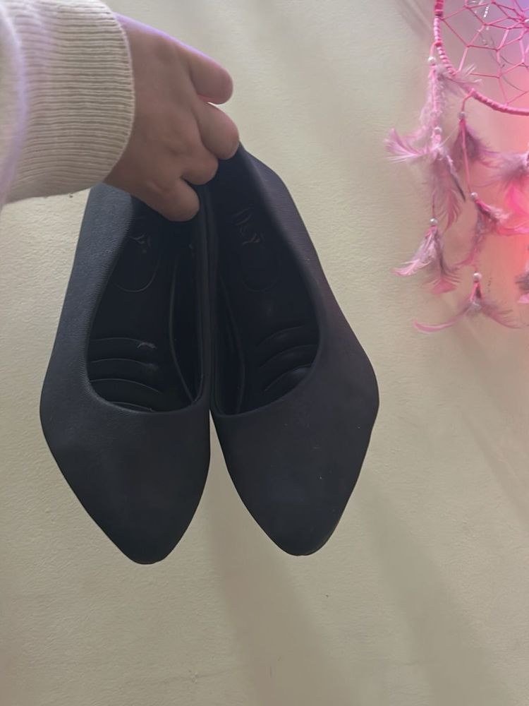 Black Ballet Flats