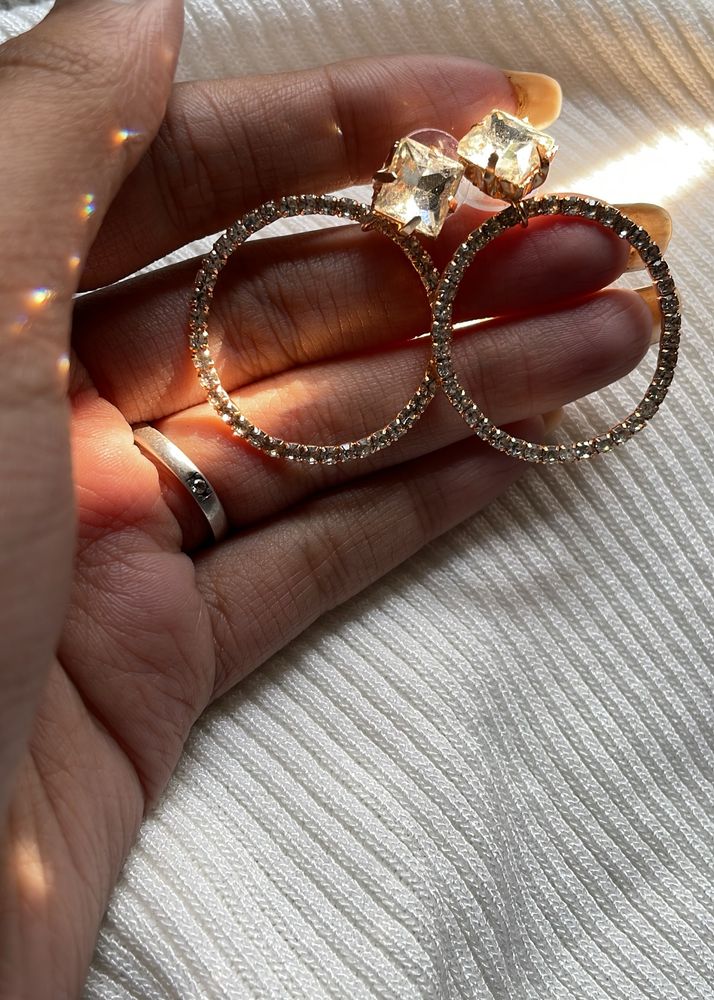 Aesthetic traditional Clear Crystal earpiece.