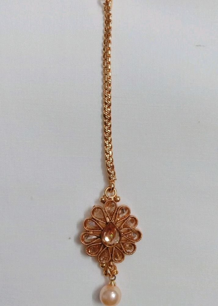 Gold-Toned Embellished Mangtikka