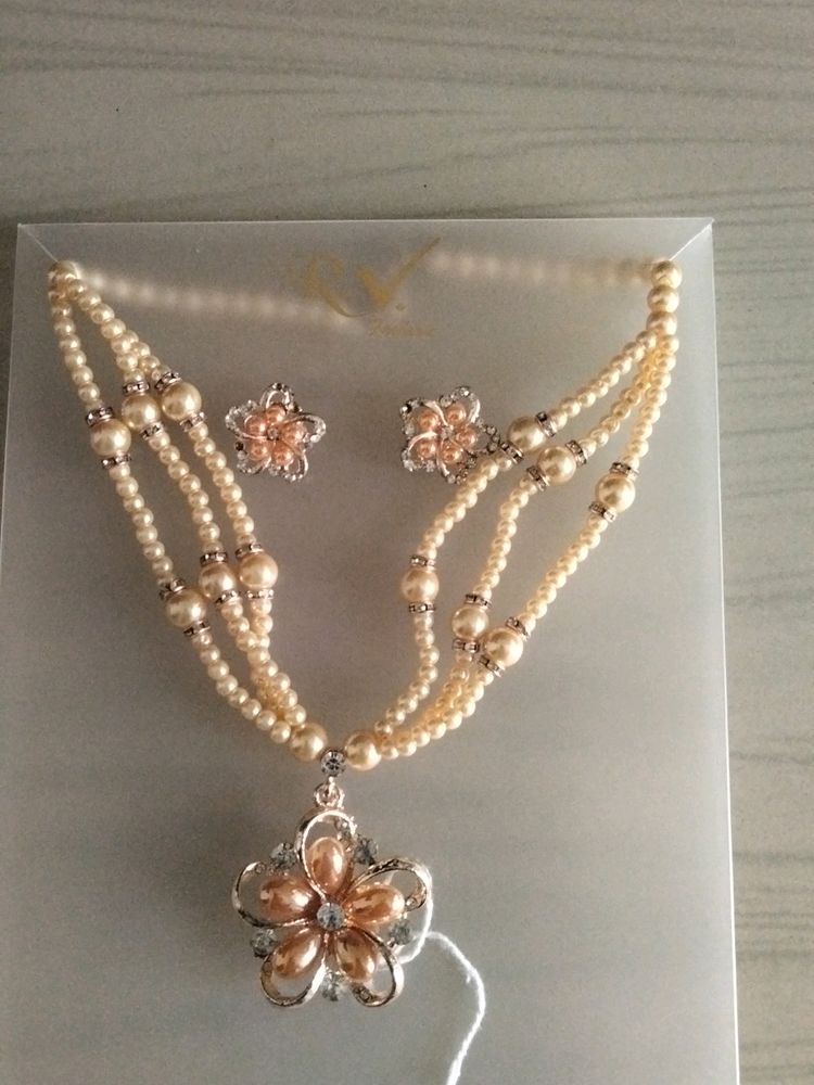 Pearl Necklace With Earing And Extra