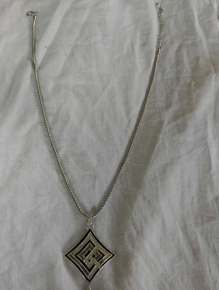 Silver Tone Geometric Pendant Necklace
