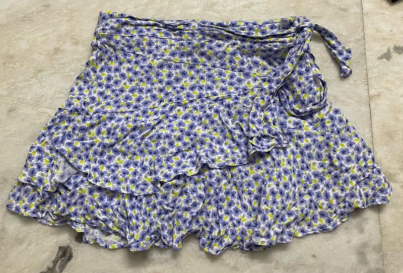 Forever 21 Cute Floral Skirt