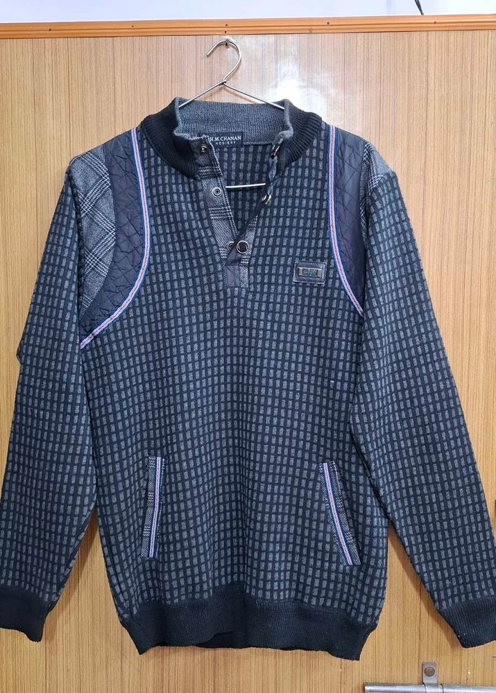 Stylish Checkered Pullover