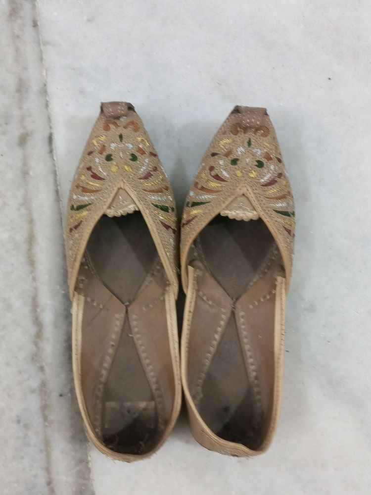 Kolhapuri Jutti In Open Box Condition