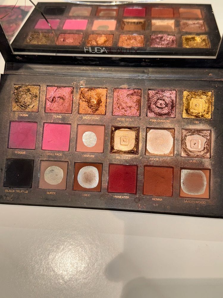 Original Huda Beauty Remastered Eyeshadow Palette