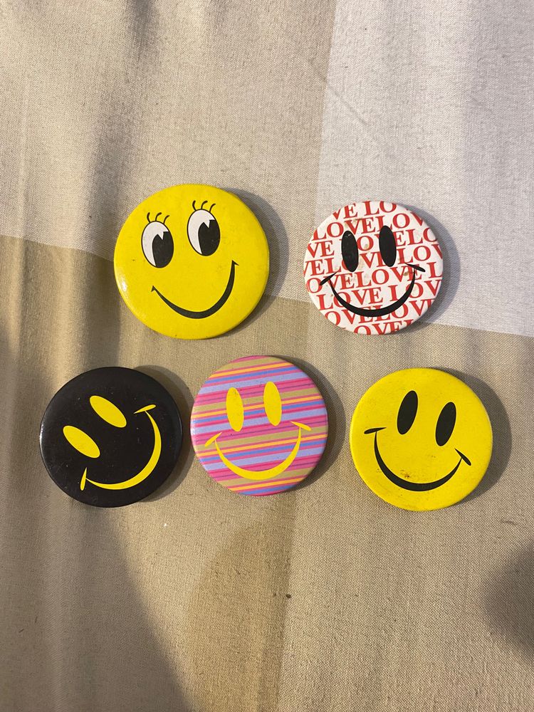 Smiley Badges 🥰 ( Set Of 5 )