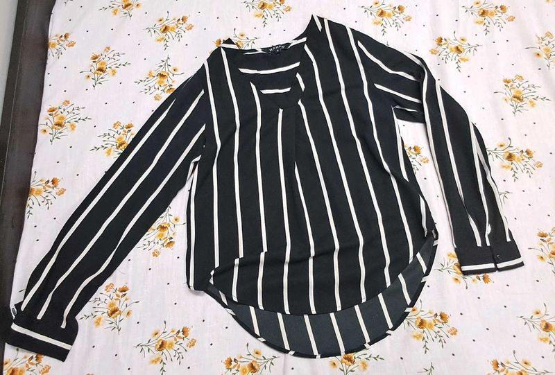 Harpa V-neck Long Sleeve Top