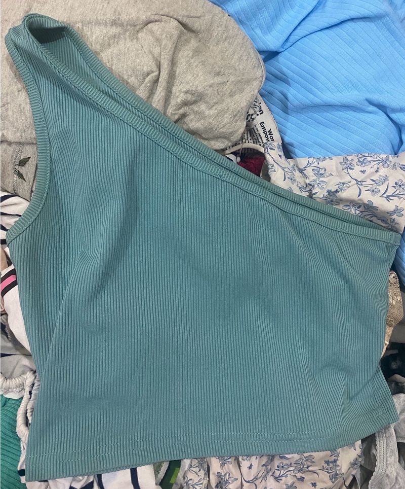 URBANIC ONE SHOULDER TOP