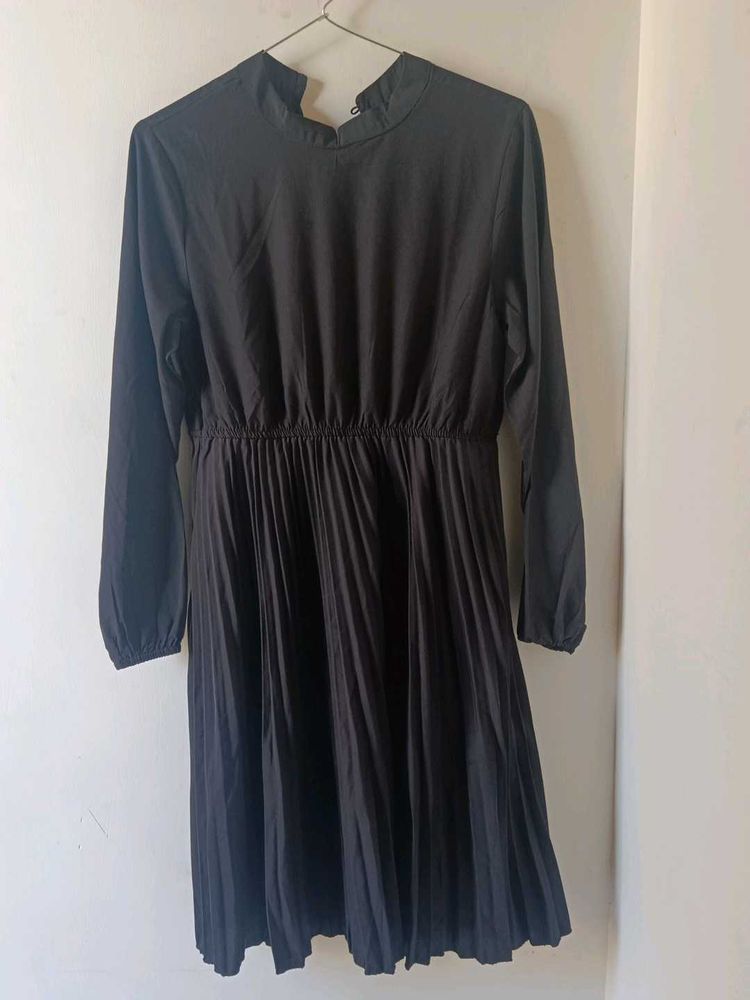 Elegant Black Midi Dress