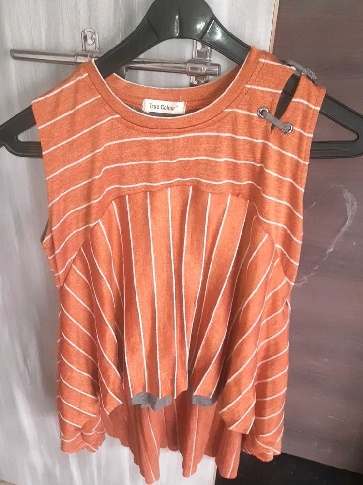 Beautiful Sleeveless Top, Size XL.