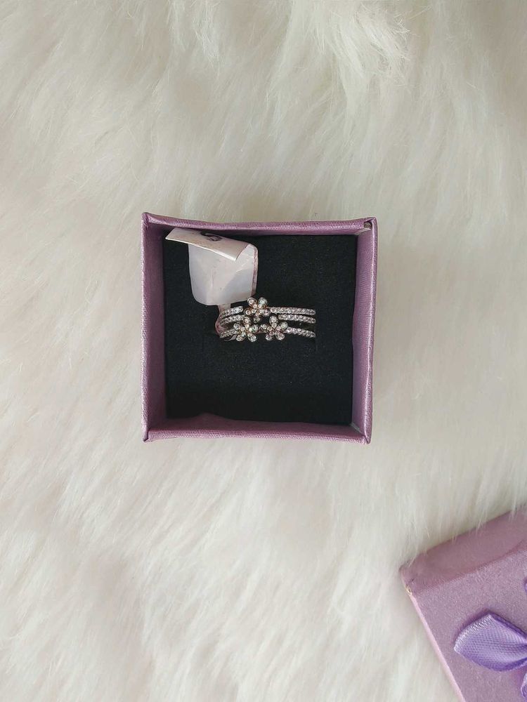92.5 Beautiful Flower Silver Ring WTH Hallmark