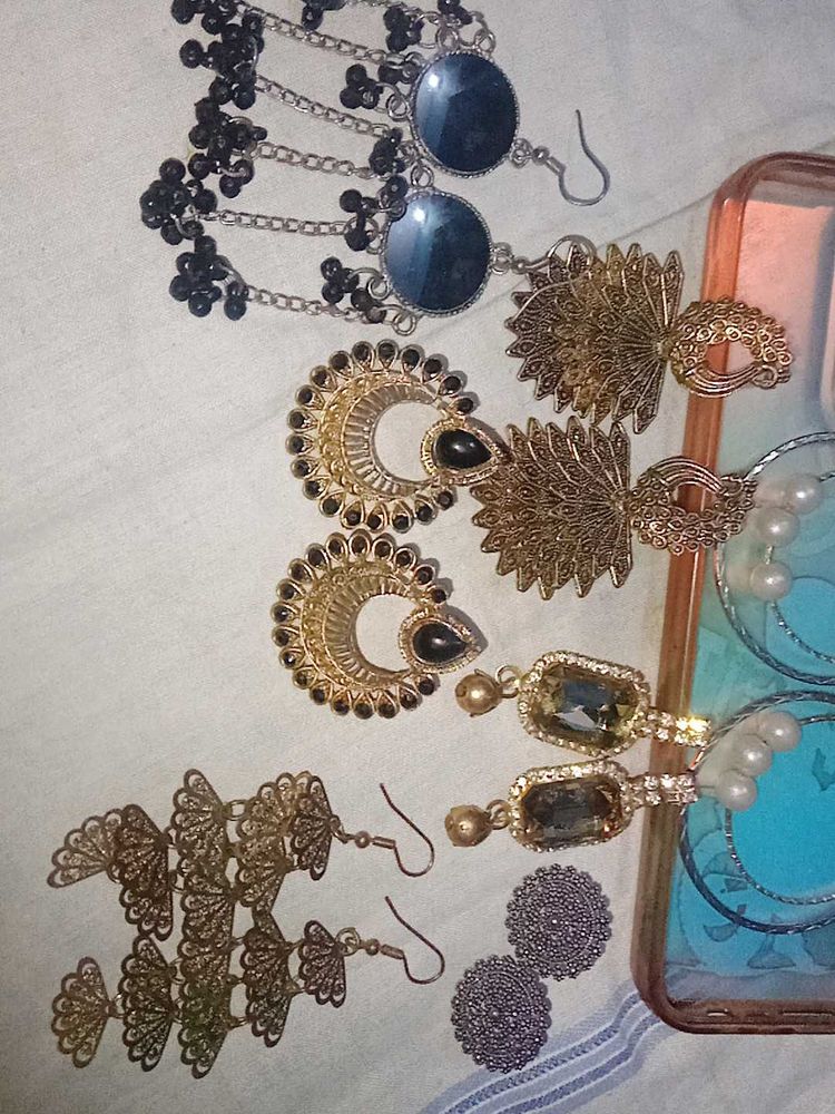 8 Sets Of Earings