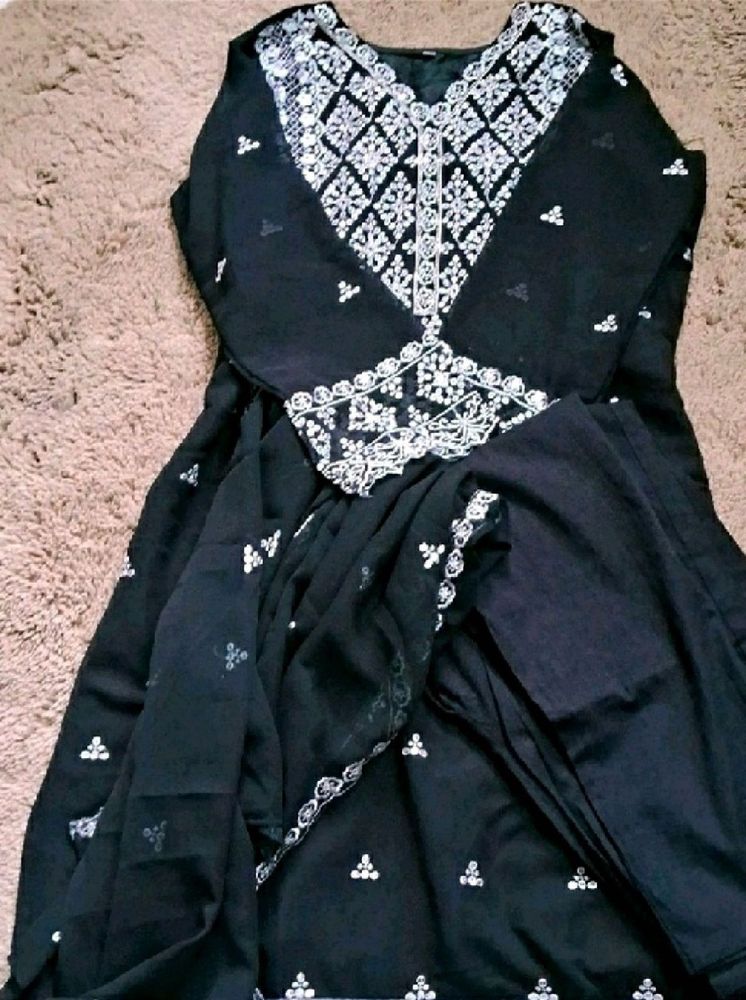 New Elegant Black Embroidered Kurta Set