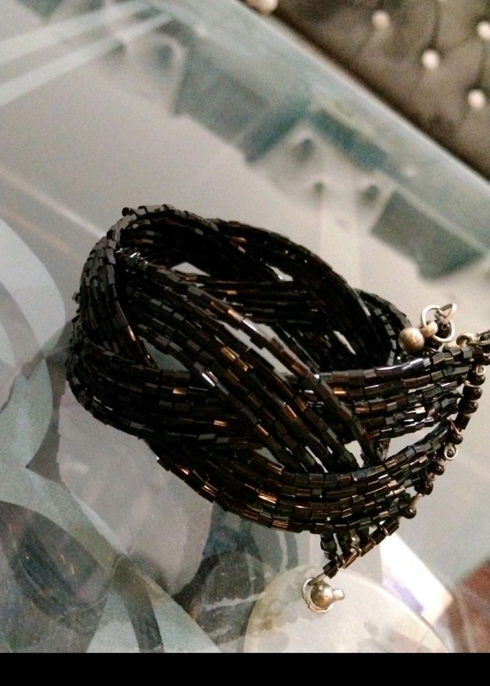 Hand Black Baracilete