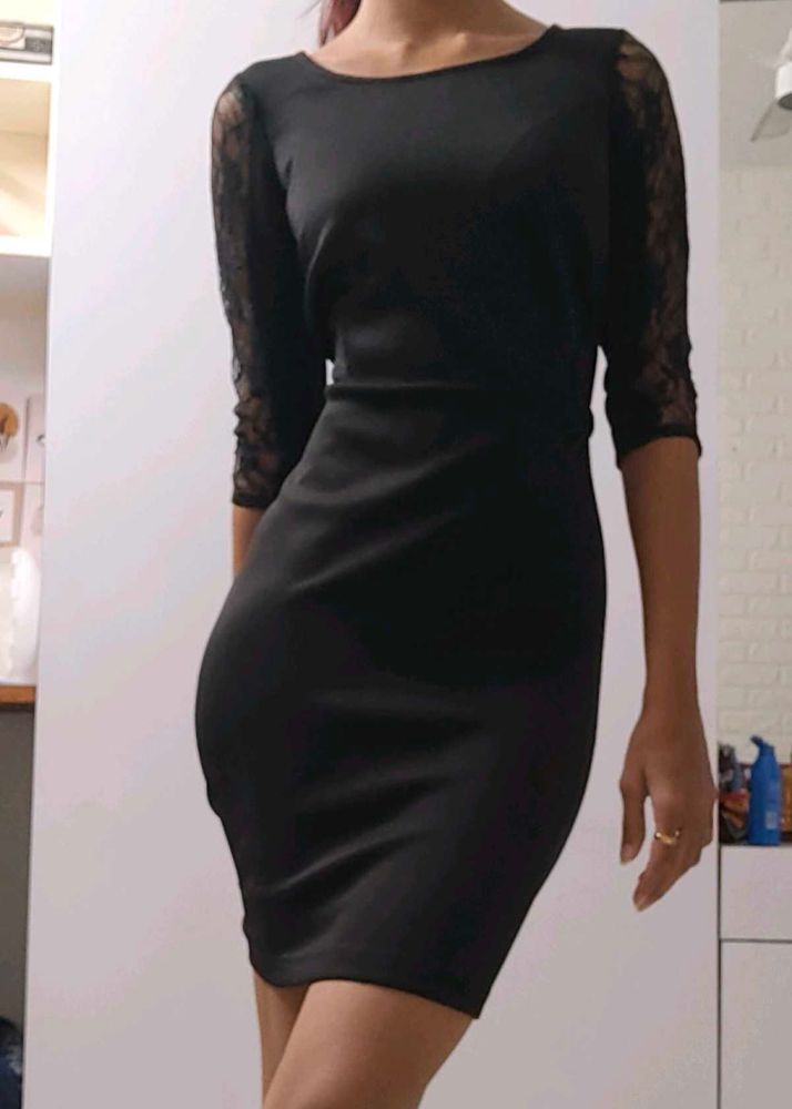 Black bodycon dress